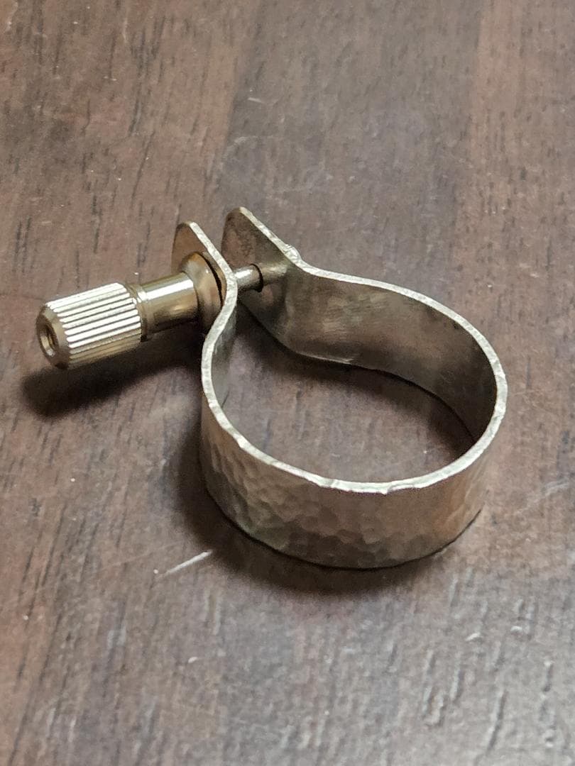 SV950ソリッドシルバー　テナーSAXラバーマウスピース用リガチャー上締め