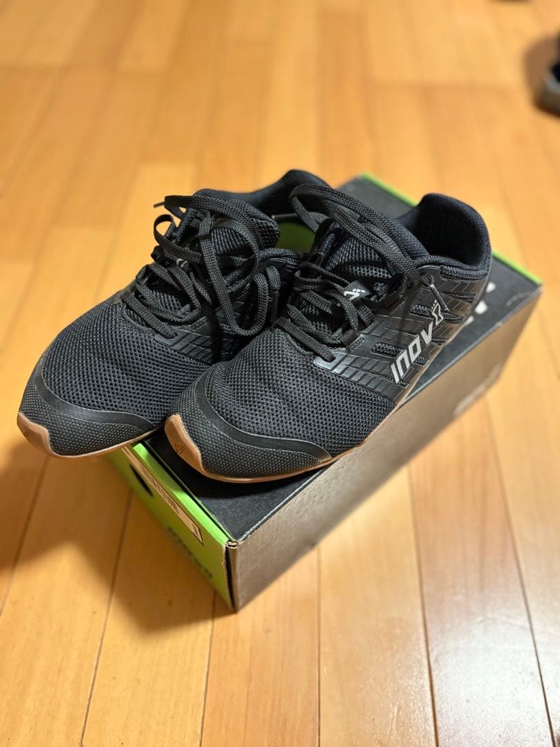 inov8 イノヴェイト トレーニングシューズ ブラックガム