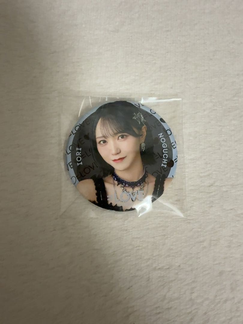 野口衣織 缶バッジ 黒衣装 イコラブ