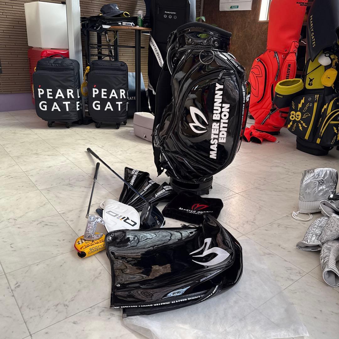 MASTER BUNNY EDITION ゴルフバッグ&ドライバー、パター付7点