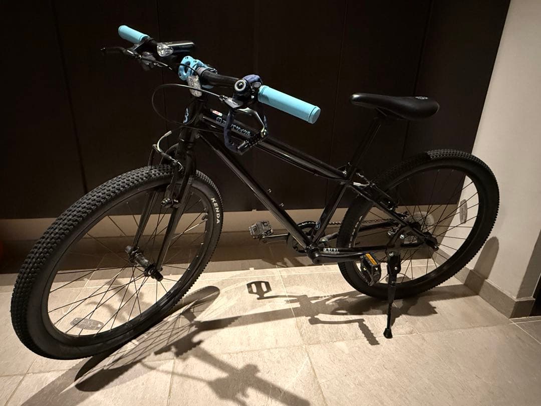 ヨツバサイクル 24インチ ブラック×ブルー 自転車【直接お渡し 東京都】
