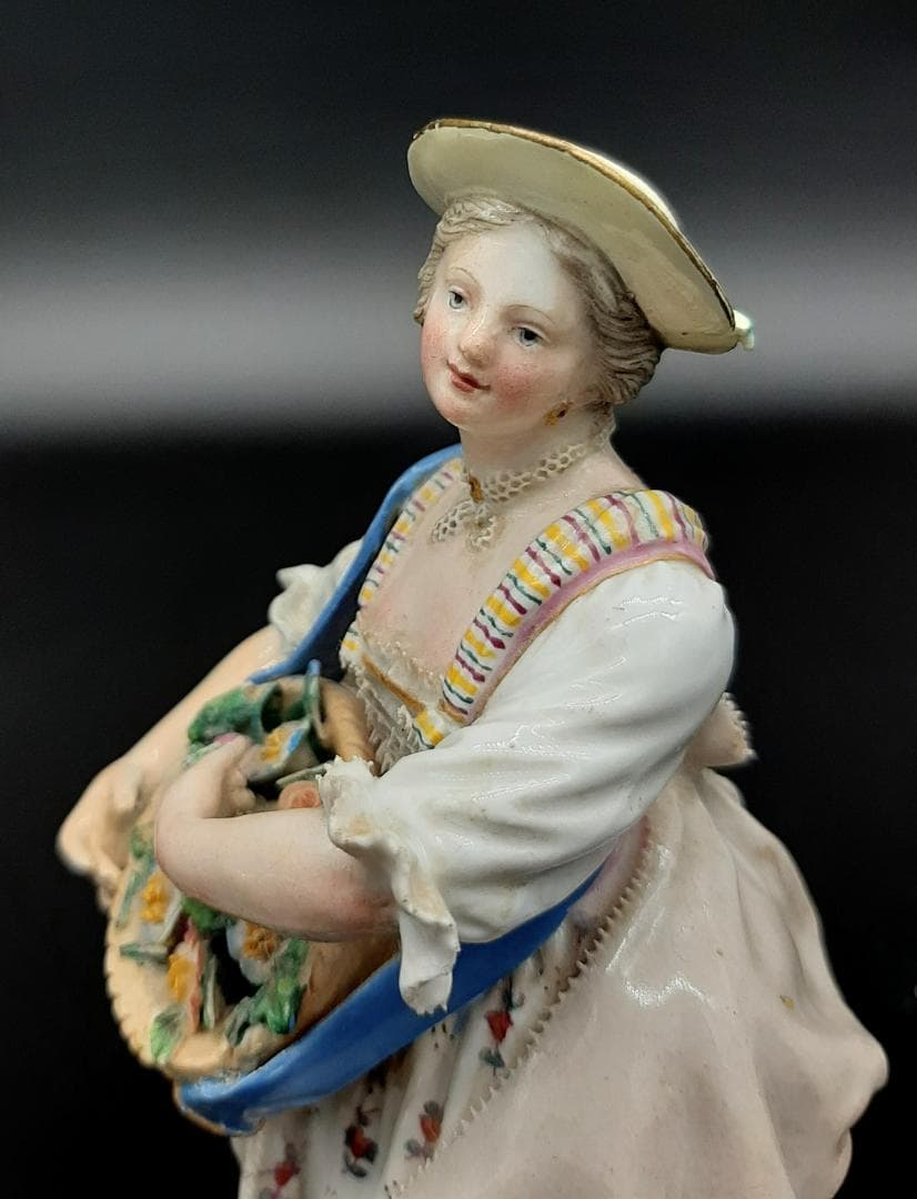 古マイセン／アシエ1768年『花摘みの女』大型フィギュリン美品1級品ボタン剣