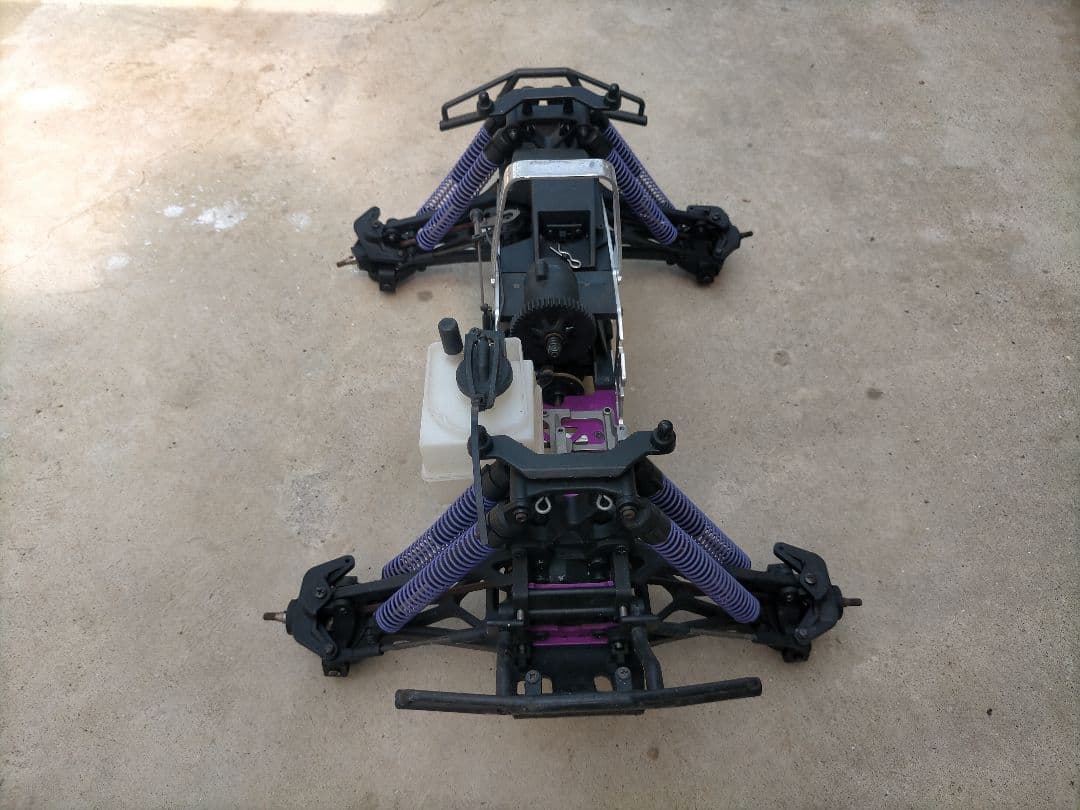 ★送料無料★HPIサベージ　エンジンラジコンカーシャーシオフロード　エンジン無