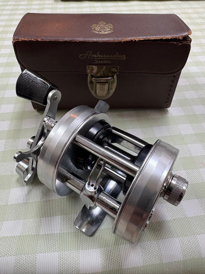 アブガルシア アンバサダー 2500C シルバー + Abu リール ケース