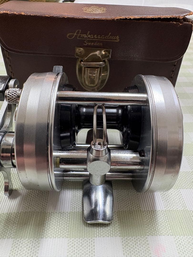 アブガルシア アンバサダー 2500C シルバー + Abu リール ケース