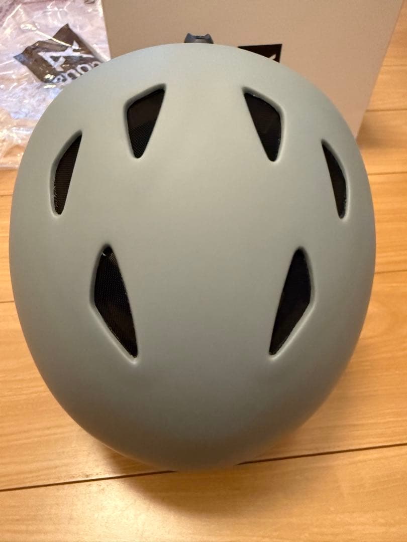 【未使用2点】anonヘルメット+BURTONキャップセット