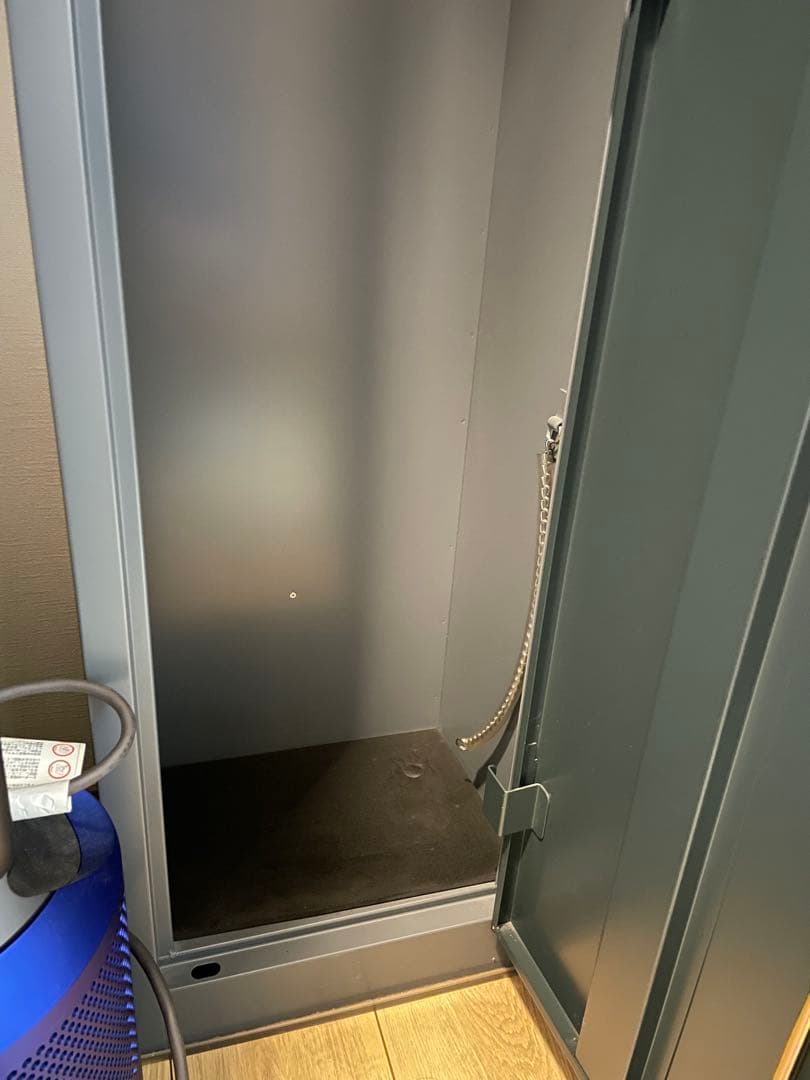 ROBINのガンロッカーと射撃グッズ色々のセット