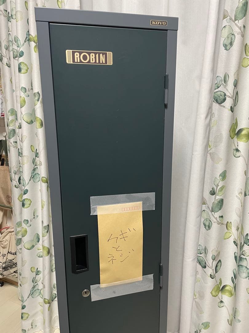 ROBINのガンロッカーと射撃グッズ色々のセット