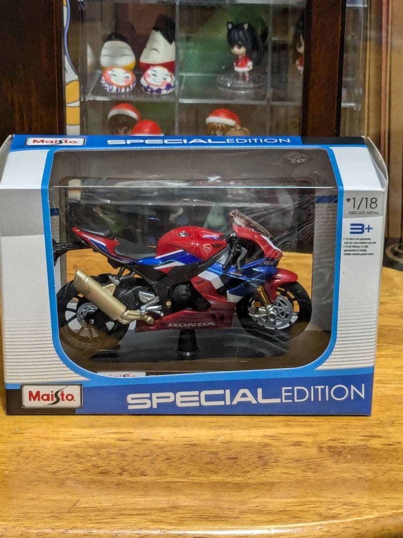 デルプラドカーコレ×8台マイスト/レプセルホンダ・ホンダCBR×カプセルバイク