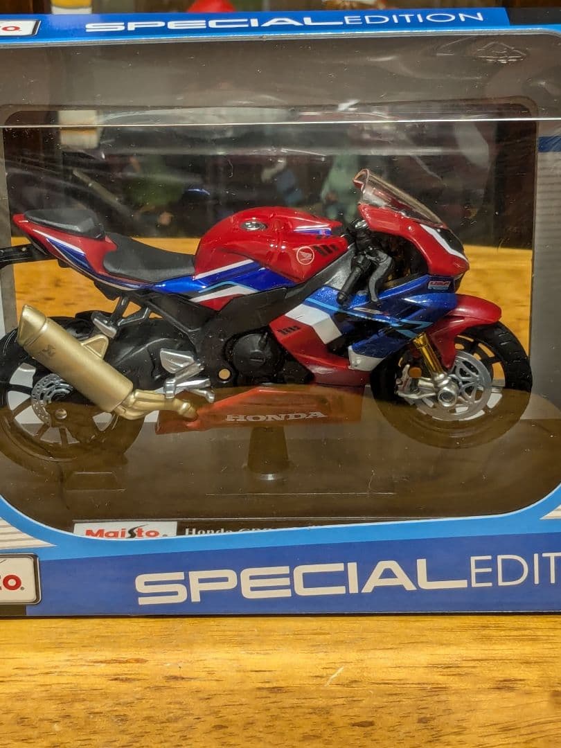 デルプラドカーコレ×8台マイスト/レプセルホンダ・ホンダCBR×カプセルバイク