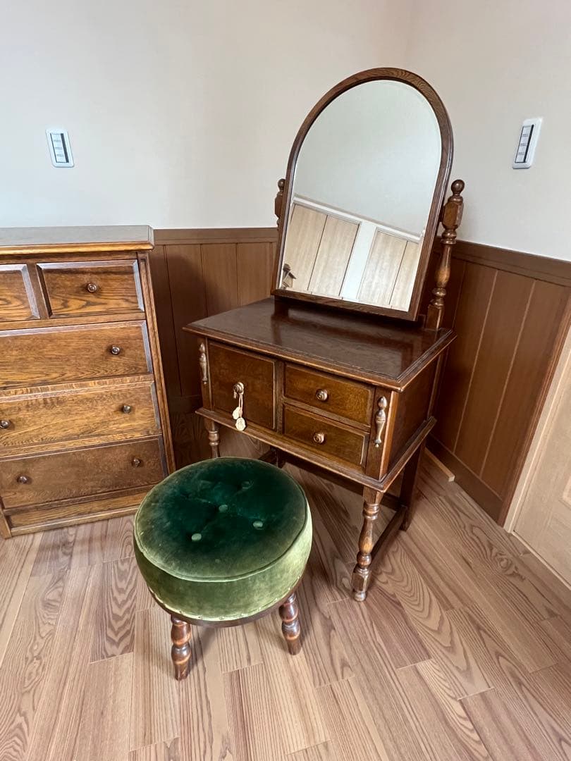 カントリーハウス　ドレッサー、椅子、デスク、チェスト