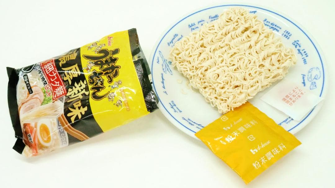 大特￥10400　濃厚新味 豚骨ラーメン うまかっちゃん うまかばーい