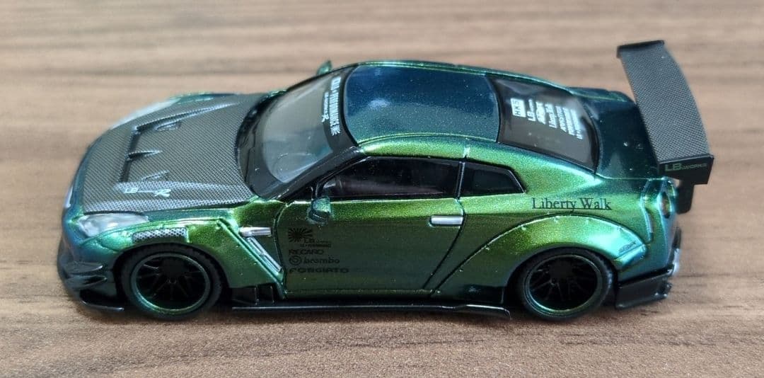 MINI GT LB★WORKS Nissan GT-R マジックグリーン