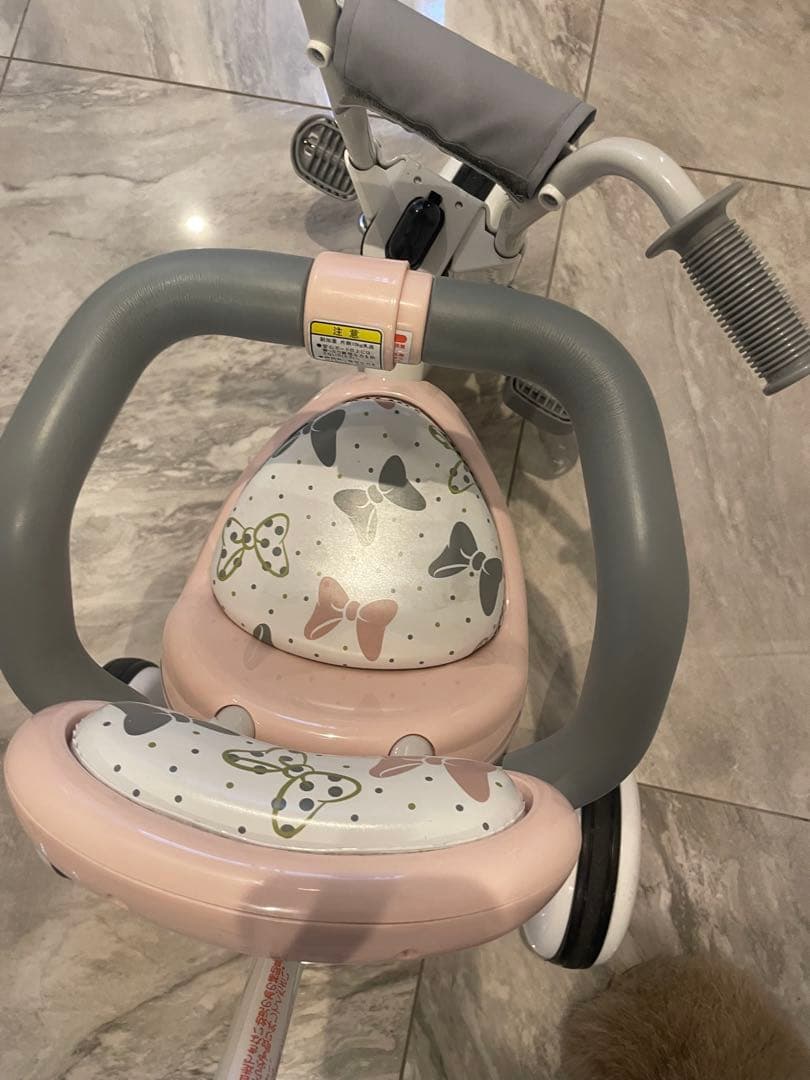 ディズニー トライクピュア　三輪車（ピンク）かじとり おしゃれ トイザらス限定