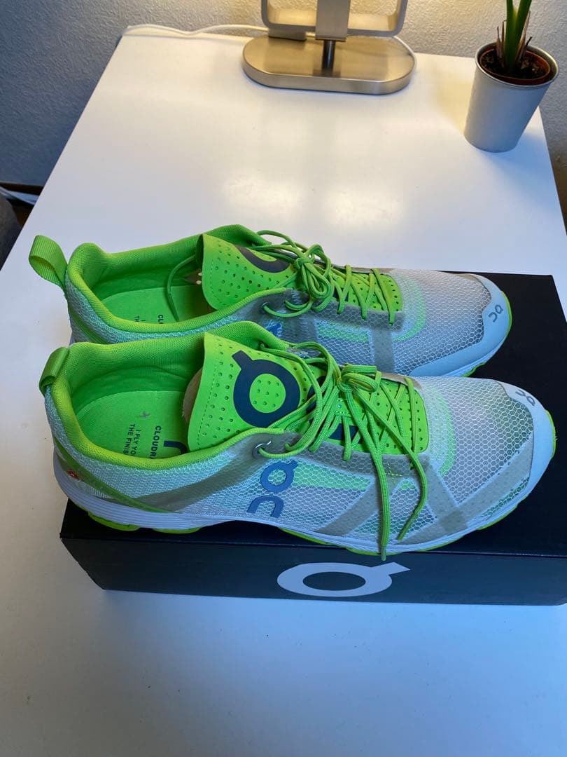 On (新品) Clouds racer ( 30 cm)