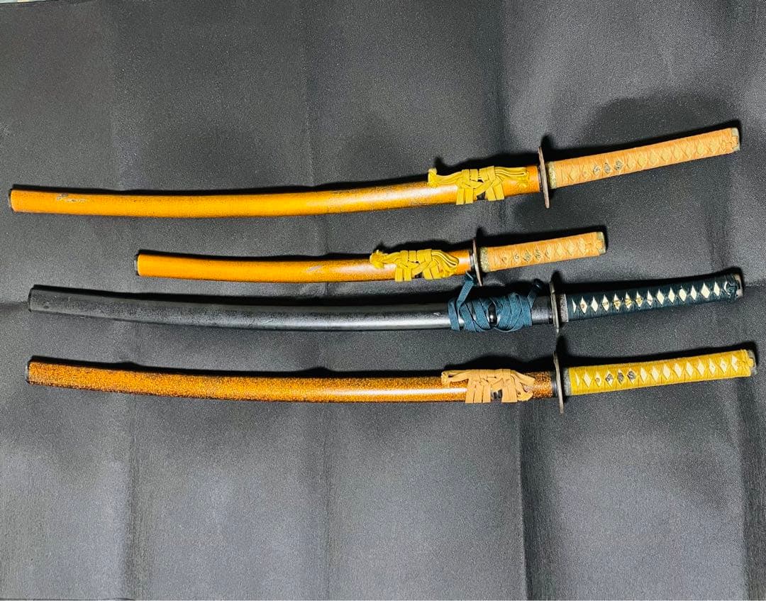 模造刀 のたれ刃紋 居合刀 4本セット 太刀 脇差 コレクション （B02）