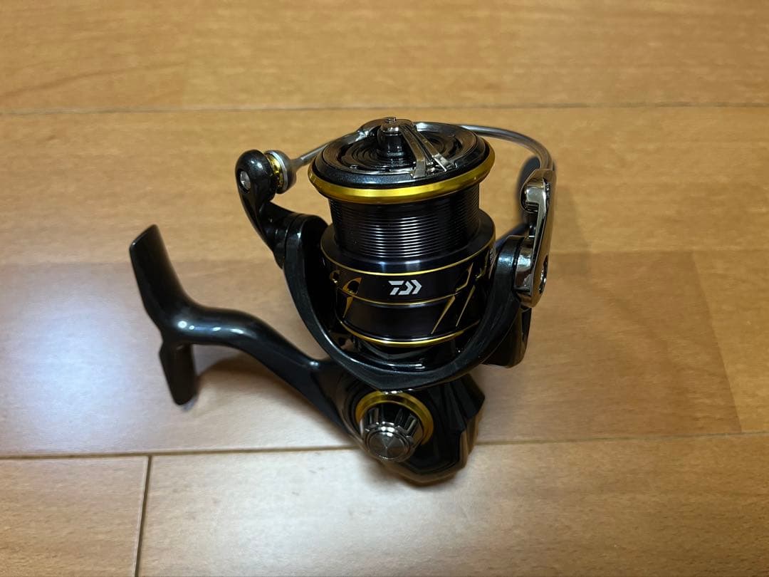 【超美品】DAIWA（ダイワ） 21CALDIA LT 2500S
