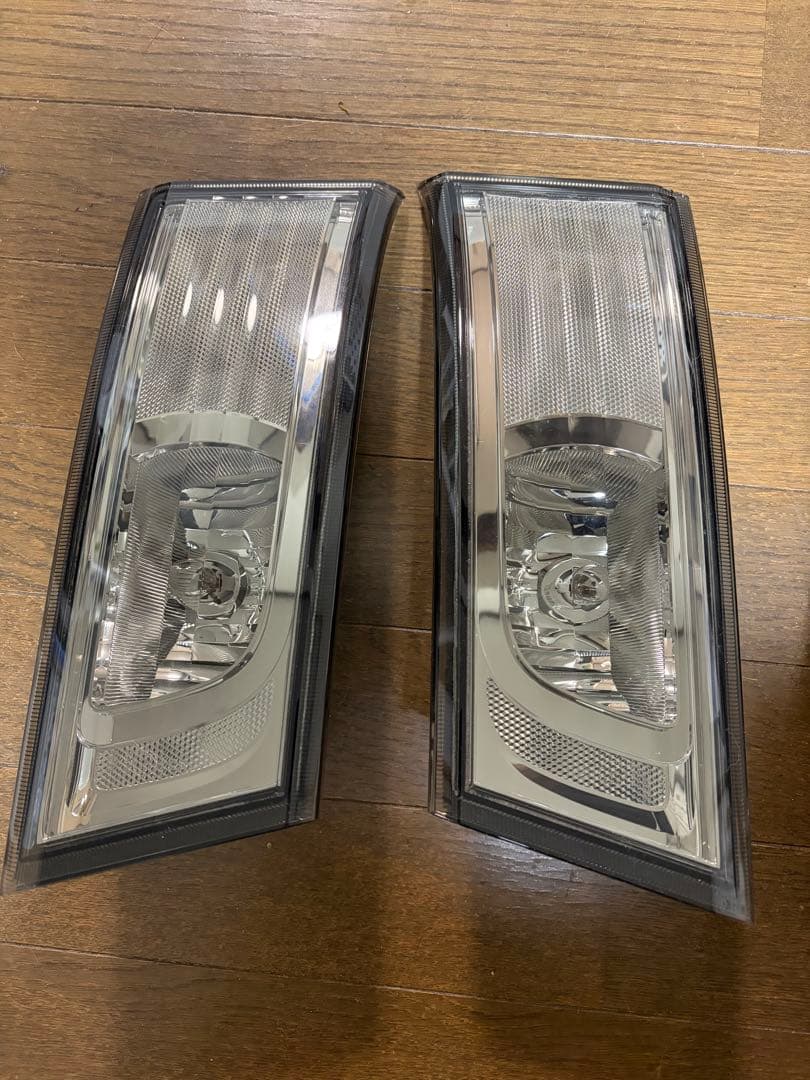 スペシア純正テールランプ