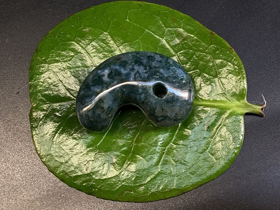 ✳超希少数の*幸運金運の黄色入り出雲勾玉【碧玉】　20万円以上のお値段鑑別書付