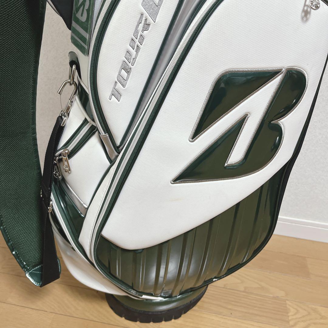 K129 TOUR B スタンド式キャディバッグ ネームプレート付き