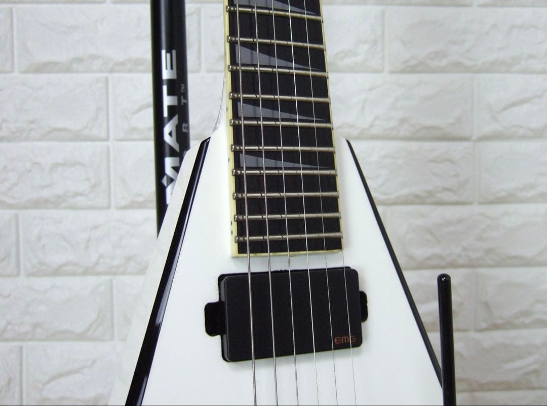 ギター JACKSON PRO KING V KVMG SW/BK BEVELS