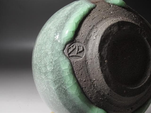 ★　清水卯一　蓬莱青磁茶碗　目をひく一品です★x439