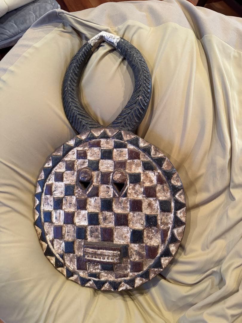 アフリカのマスク　お面 木製チェッカーパターンの面 約60