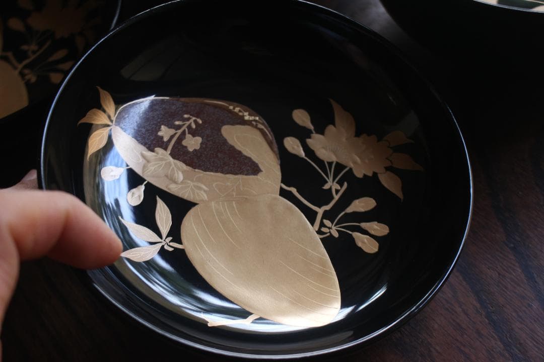 極小傷あり！時代黒漆に優美な貝合桜蒔絵の映える煮物椀2点（検輪島塗雑煮椀