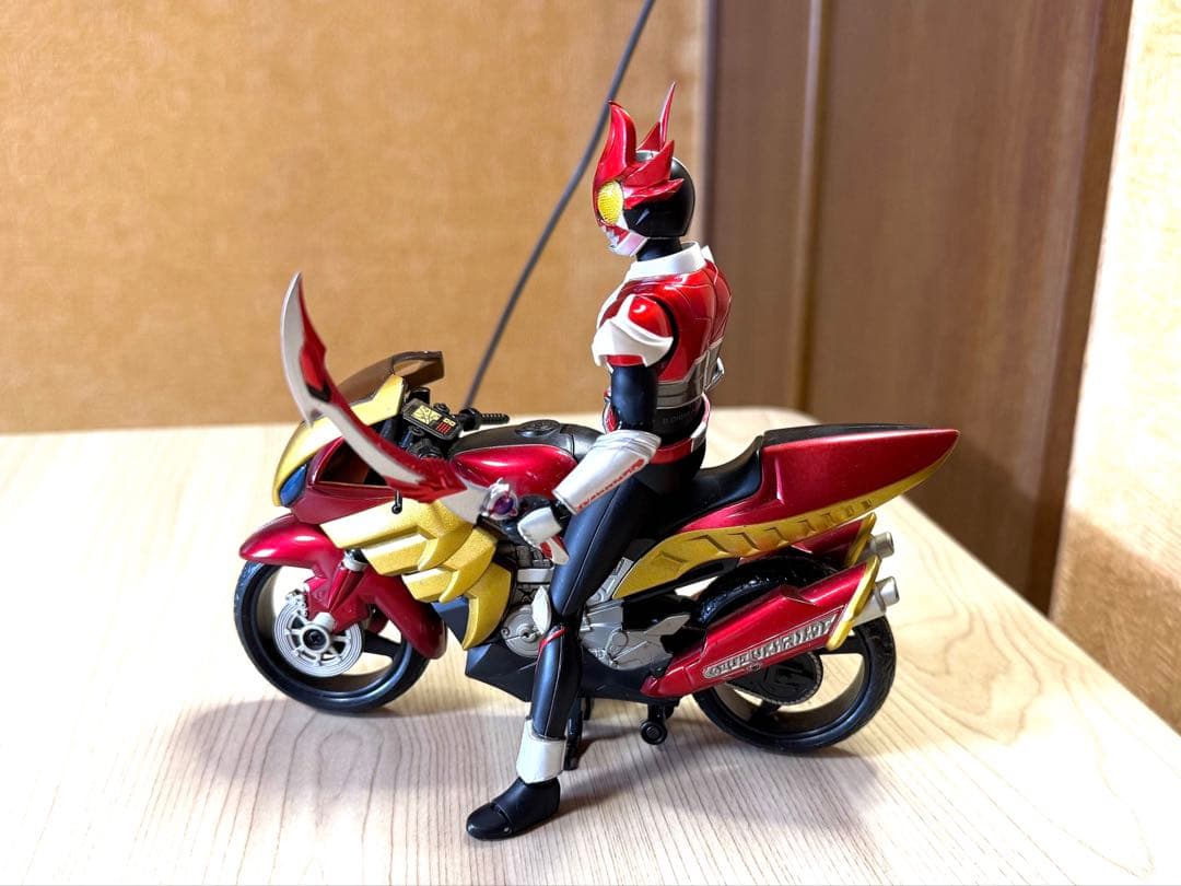 フィギュアーツ仮面ライダーアギトシャイニングフォーム＆マシントルネイダー