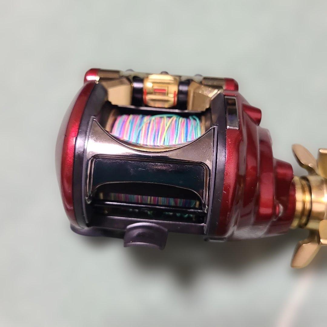 赤い電動リール デジタルディスプレイ搭載