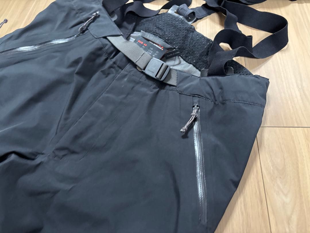 ★送料無料・最高峰★お洒落　マムート ゴアテックスプロ　ハードシェル　スキー雪山