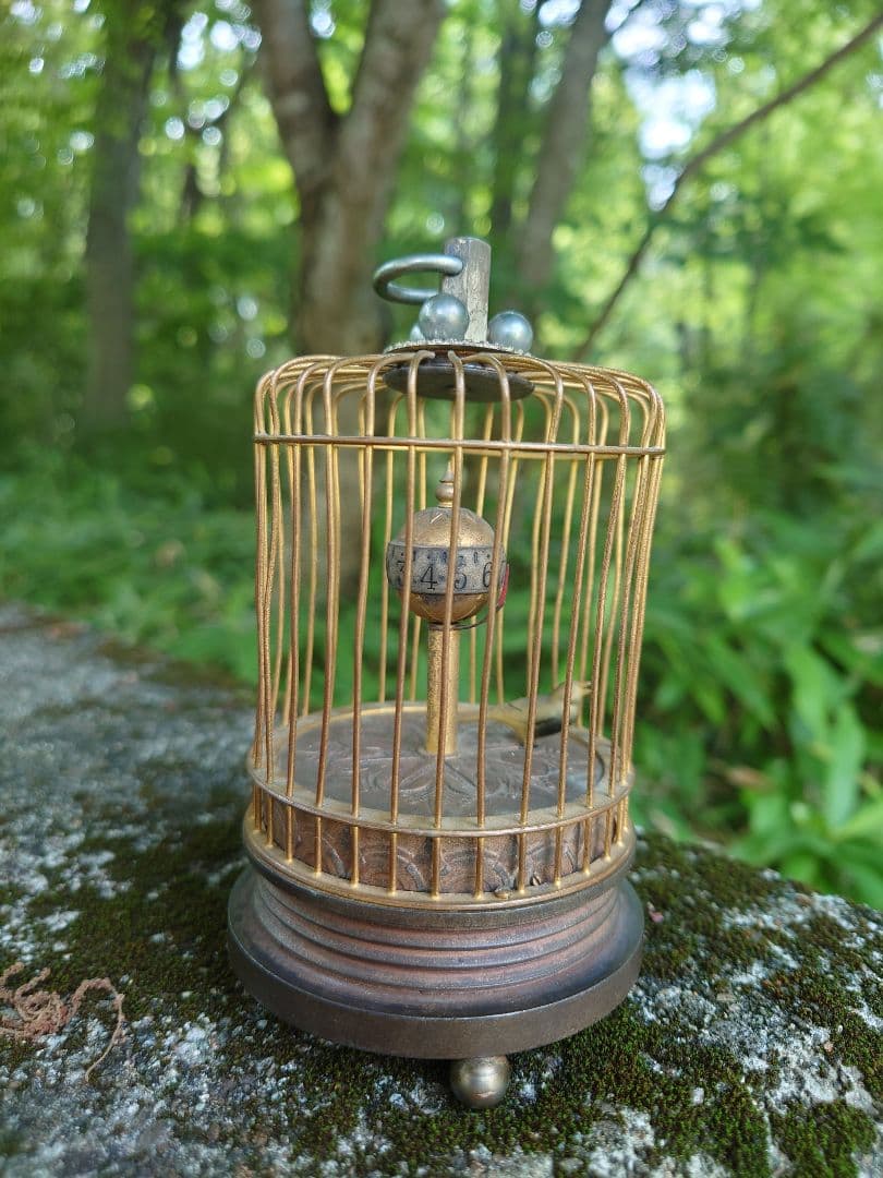 アンティーク　小さな鳥かごの時計　回転式時計　鳥かご　鳥　ゼンマイ式　動きません