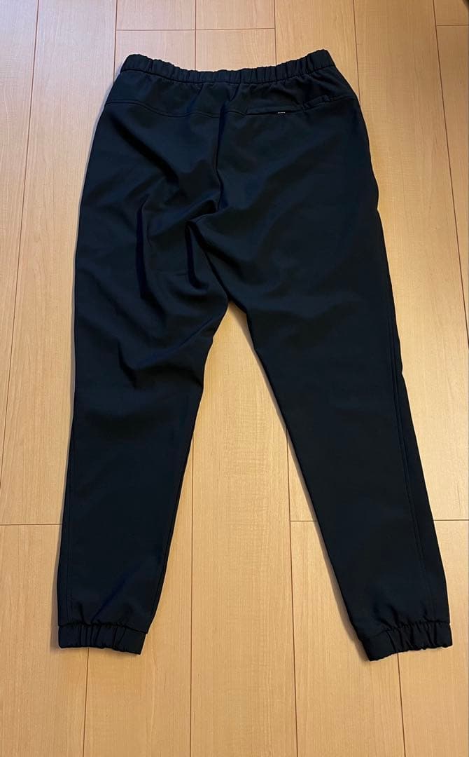 adidas フード付きウィンドブレーカー 黒（サイズ上着O、ズボンXO)