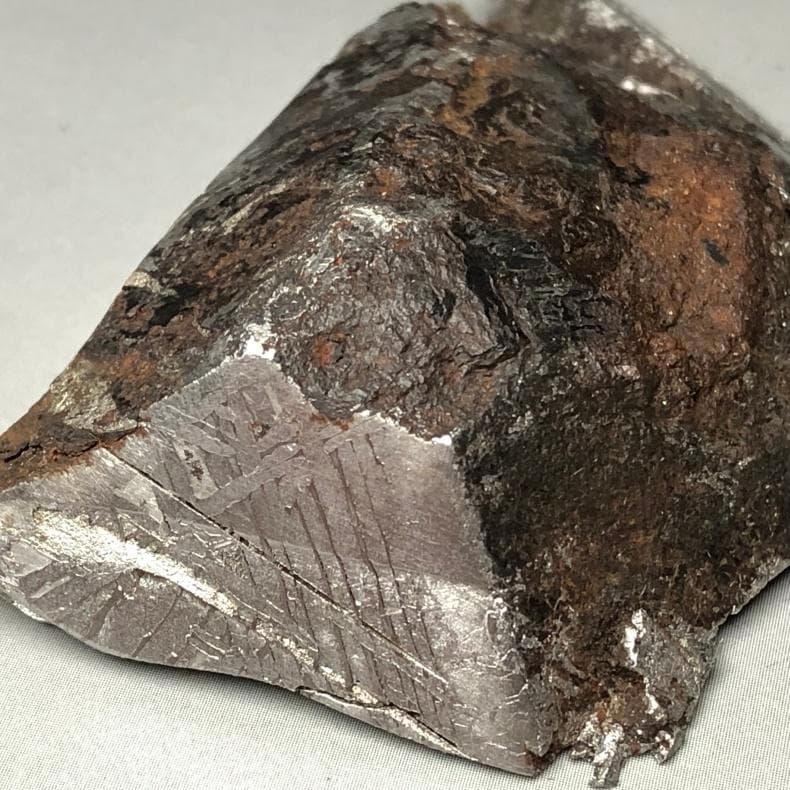 は*は様 隕石 鉄隕石　アルタイ隕石　原皮付き　ナチュラル　原石　重さ約135ｇ