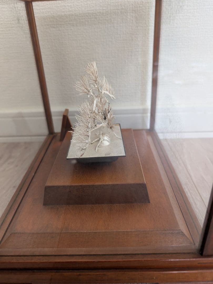 純銀製 松 盆栽 光則作 ガラスケース付 幅15cm 奥行11m 高さ16cm