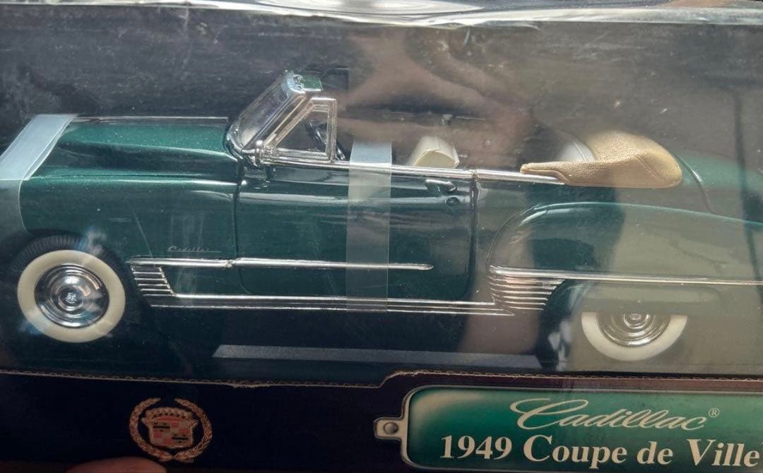 ミニカー Cadillac 1949 Coupe de Ville 1:18