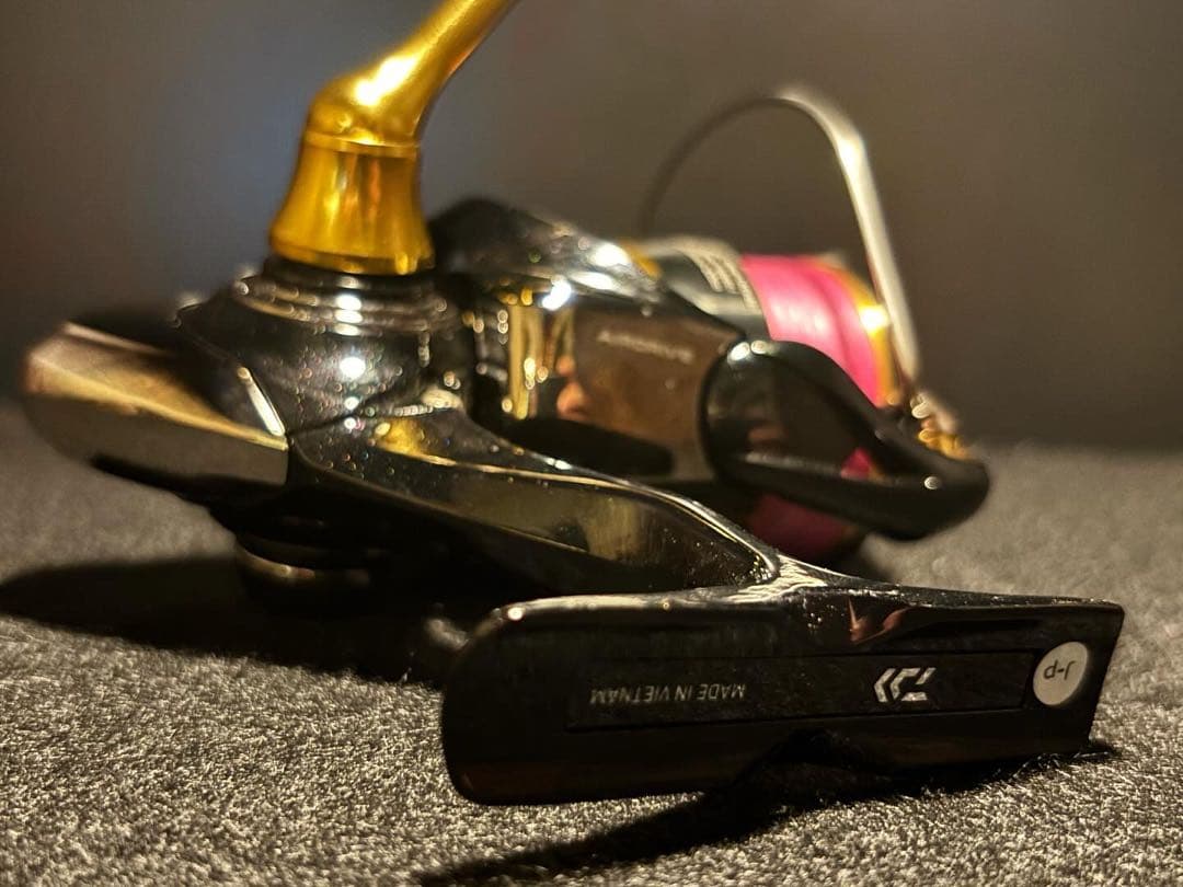 【美品】ダイワ(DAIWA)スピニングリール 23レガリス LT2000S-XH