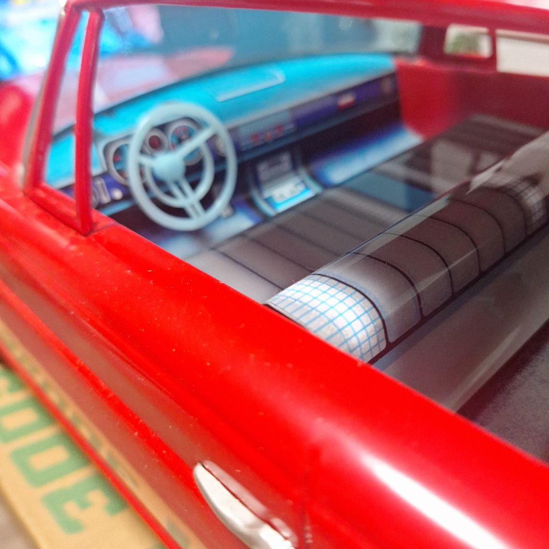 Mercedes-Benz 300SE レッド ミニカー 1/18