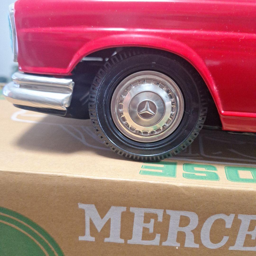 Mercedes-Benz 300SE レッド ミニカー 1/18