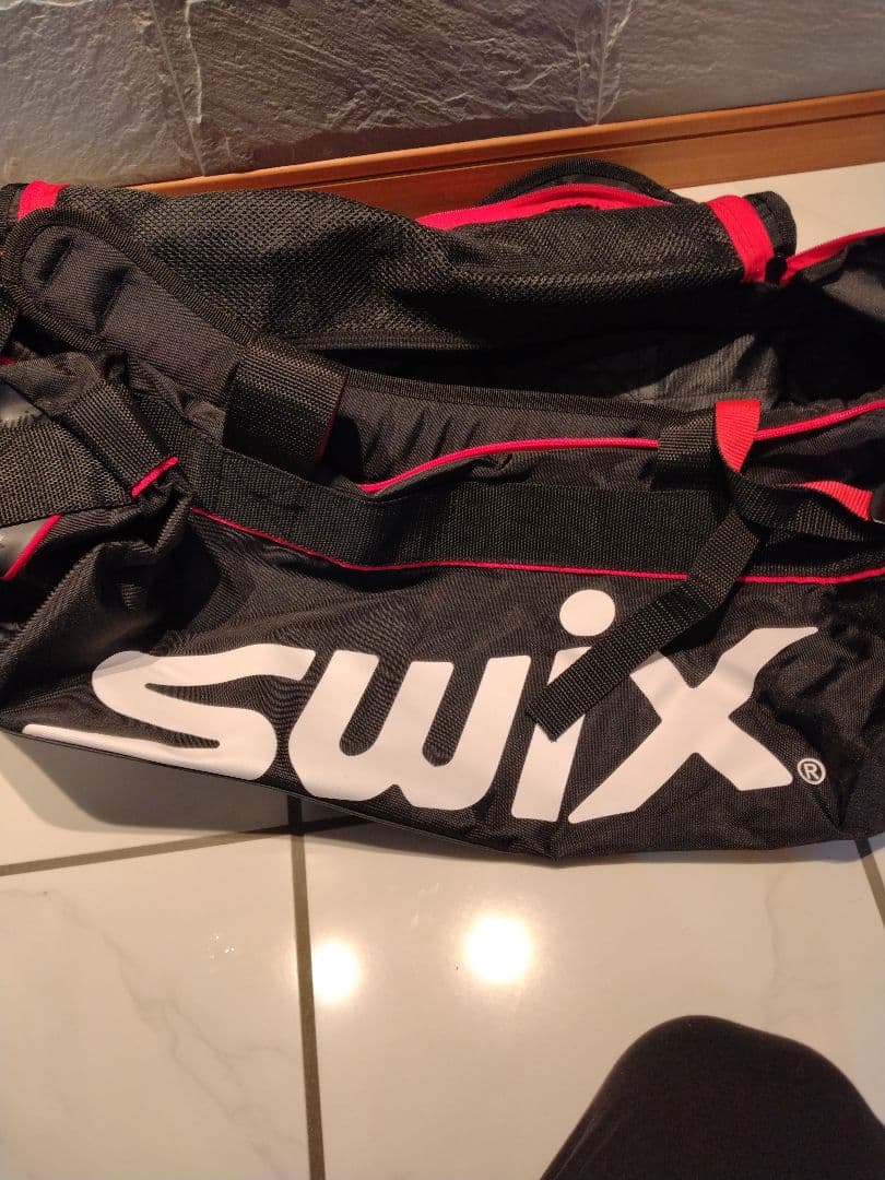 SWIX ダッフルバッグ ブラック/レッド