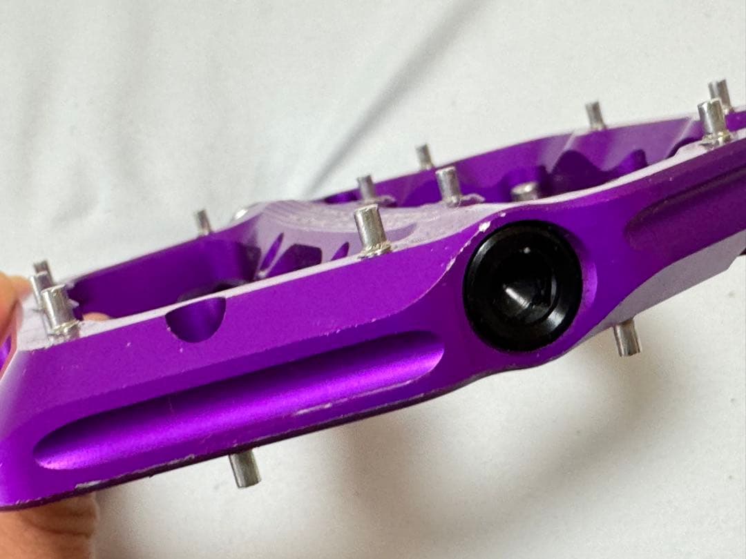 WOLF TOOTH フラットペダル パープル