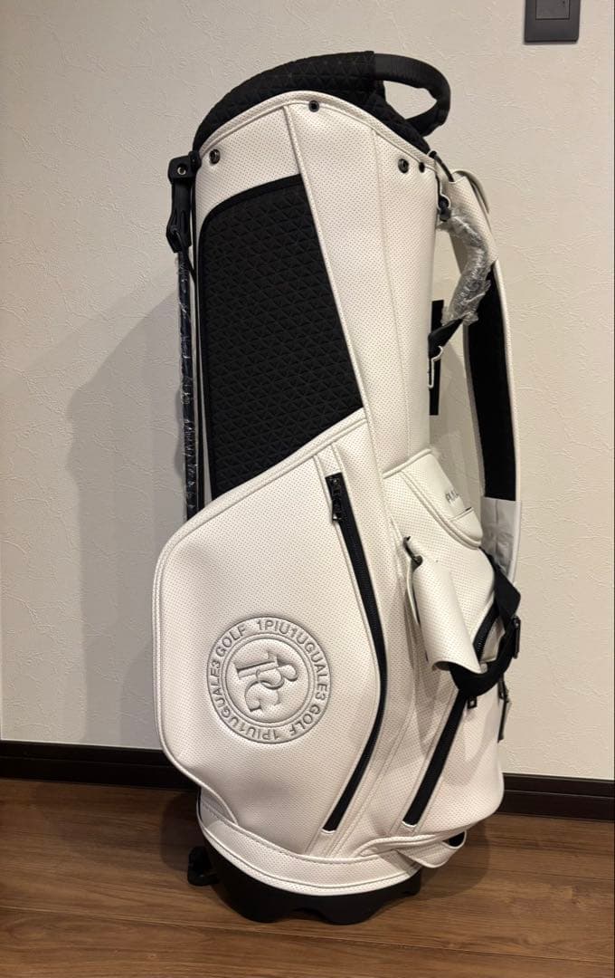 1PIU1UGUALE3 ホワイトキャディバッグ