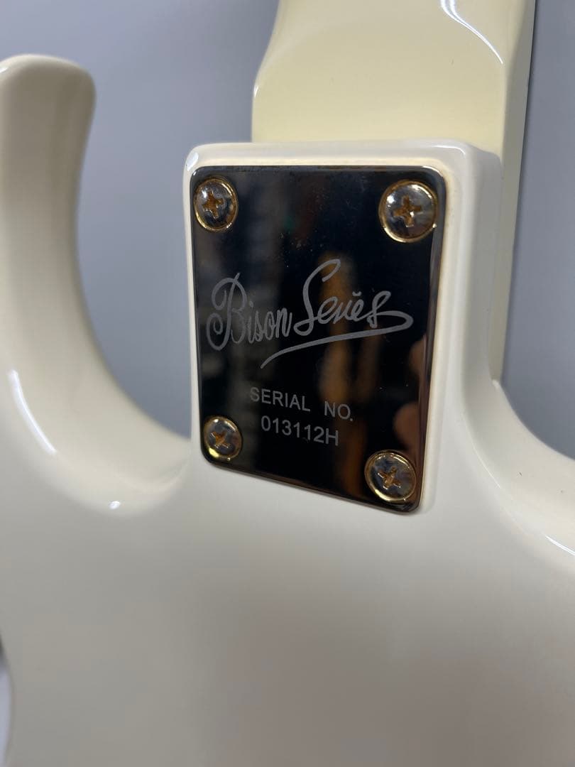 Burns London Bison Bass White エレキベース 廃盤