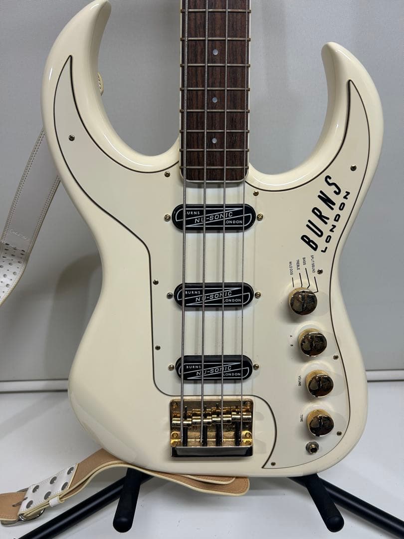 Burns London Bison Bass White エレキベース 廃盤