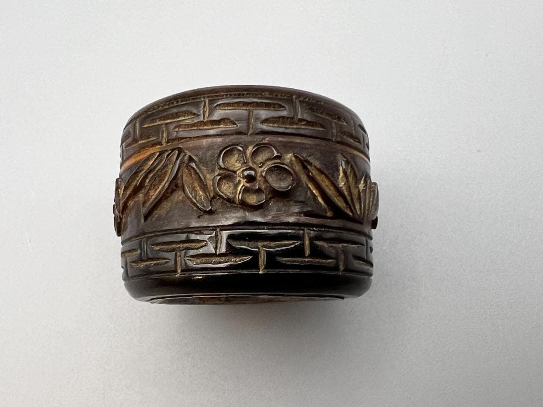 東泰堂専用　角彫　親指リング　斑指　泰昌在銘　竹梅　回字文　手彫　内銀　約17g