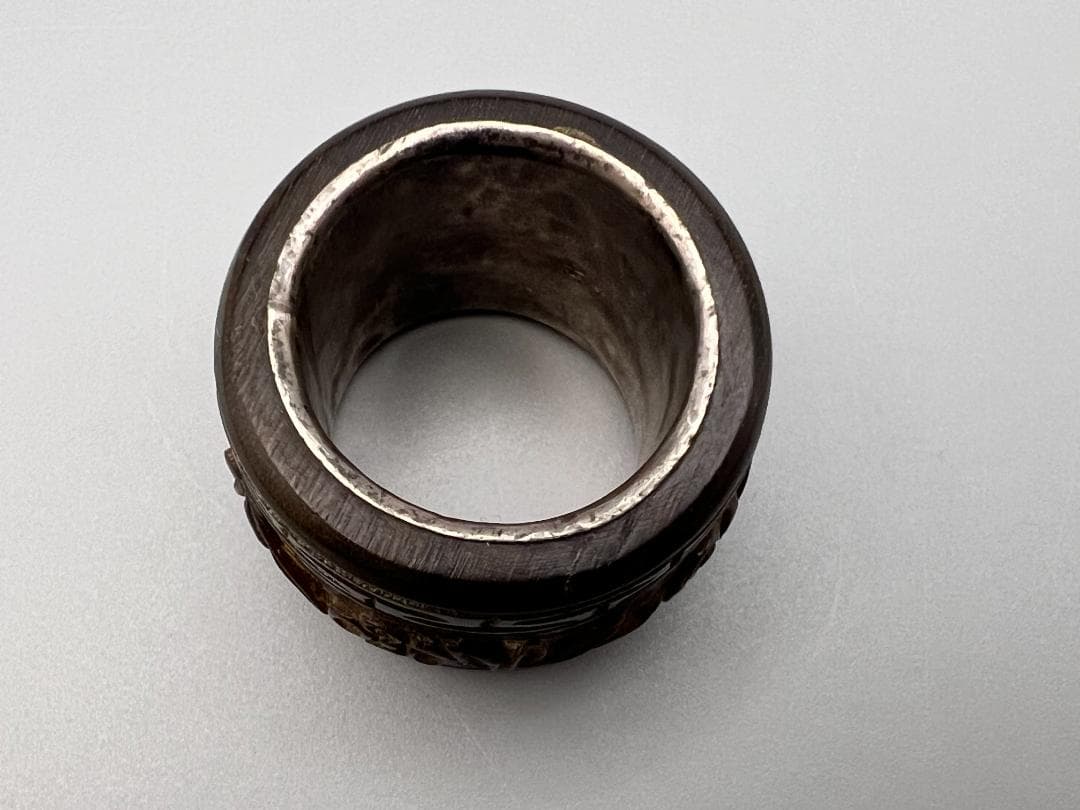 東泰堂専用　角彫　親指リング　斑指　泰昌在銘　竹梅　回字文　手彫　内銀　約17g