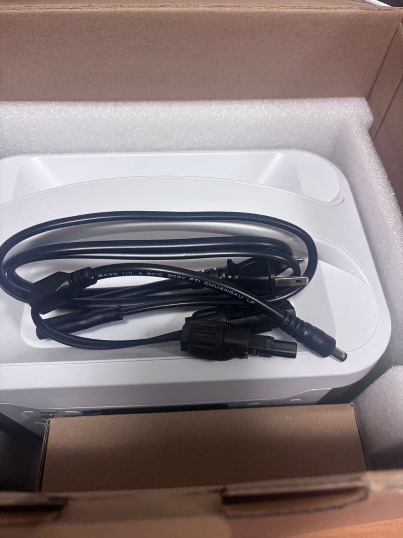 [山善] ポータブル電源 大容量174000mAh、626.4Wh。