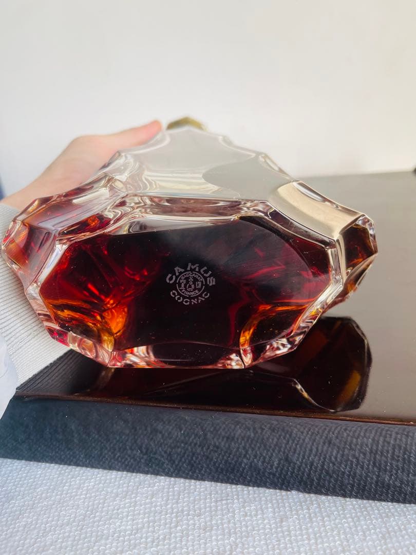 CAMUS ウイスキー 琥珀色 ボトルデザイン