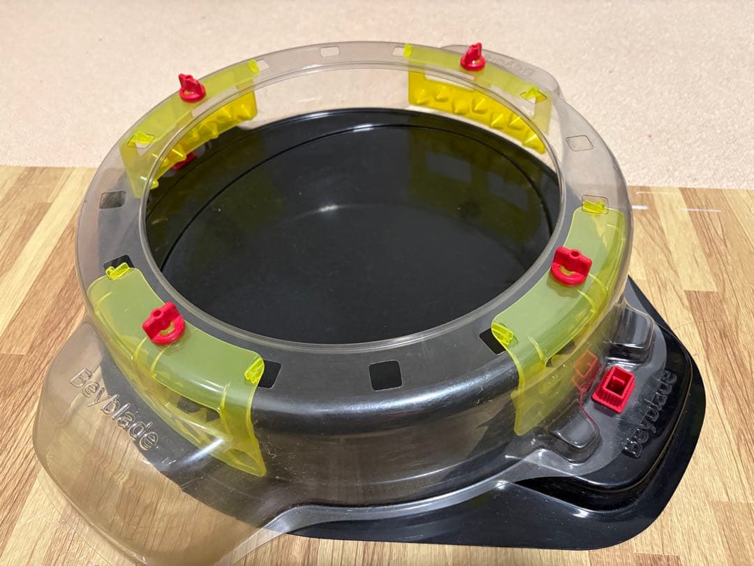 ベイブレードバースト引退品（ランチャー、スタジアム、ベイ）