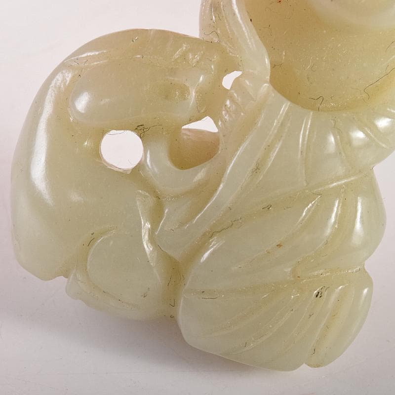 中国　玉石彫刻　天女　根付　紙鎮　置物　C　8063E
